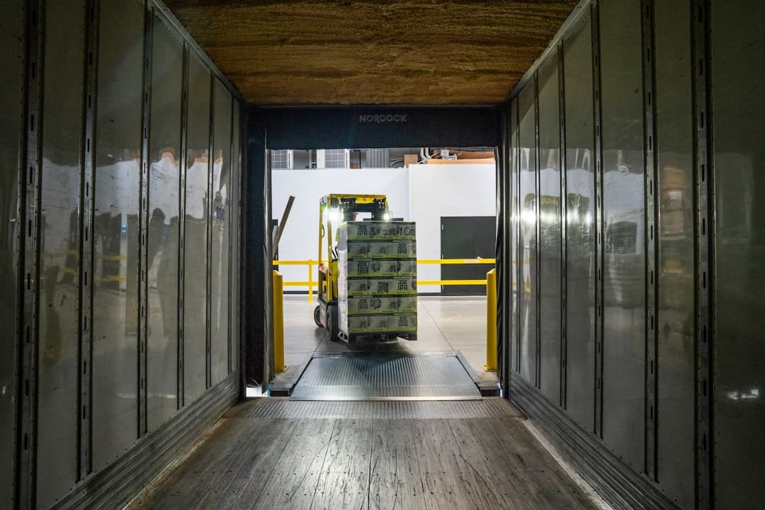 Kho hàng container và pallet vật liệu hàn KIMTIN
